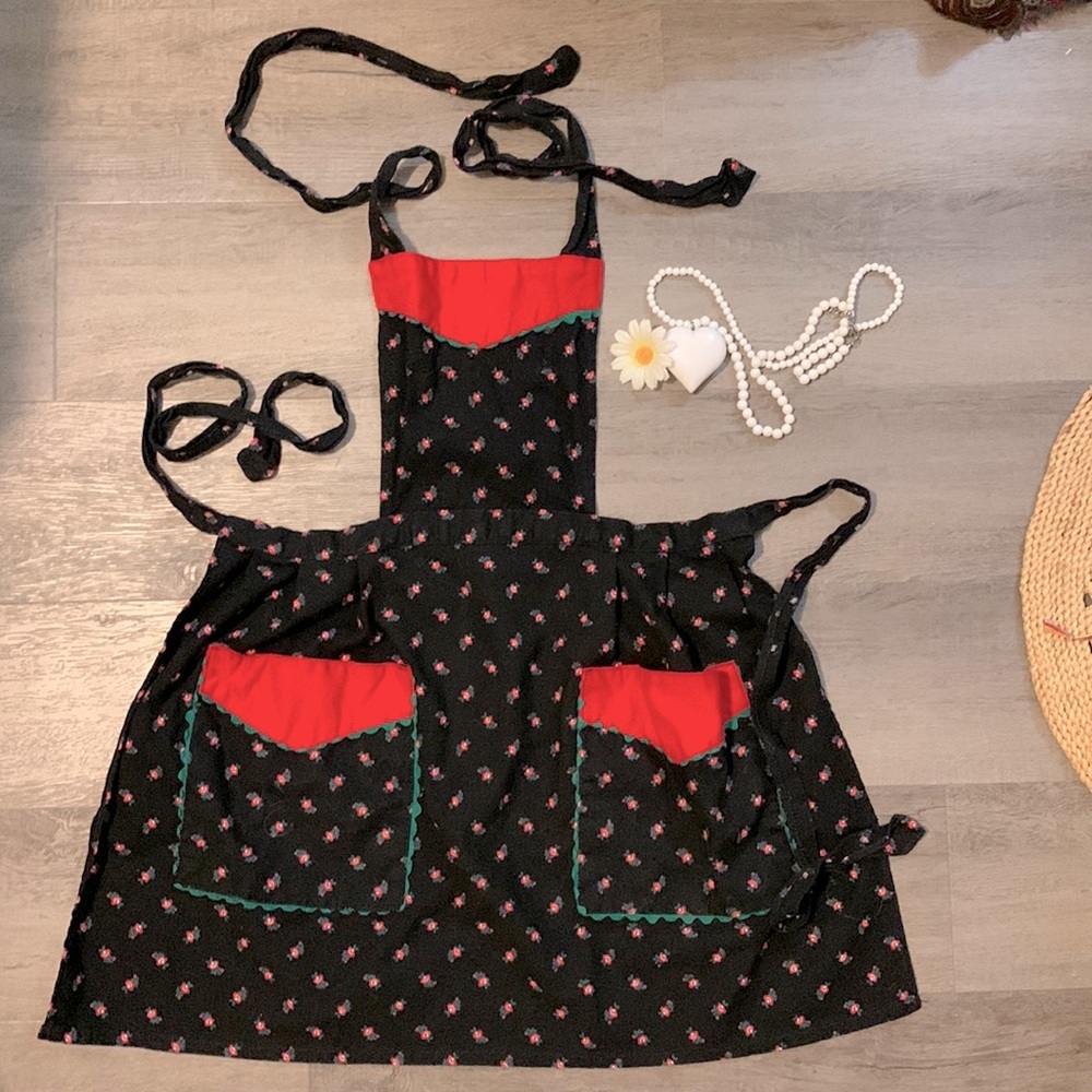 VINTAGE Black Floral Apron